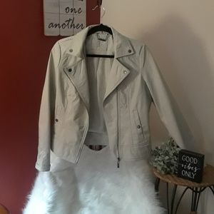 Jacket juniors - NWOT- OFF white- Smoke Free Home